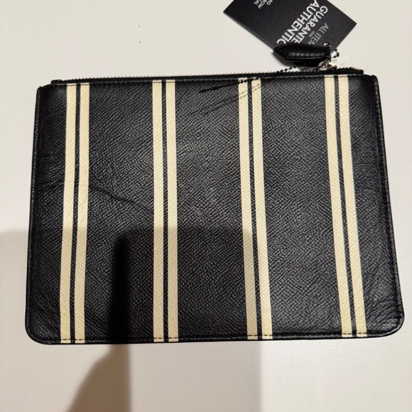 AUTHENTIC GIVENCHY ZIP LEATHER POUCH - Picture 7 of 7
